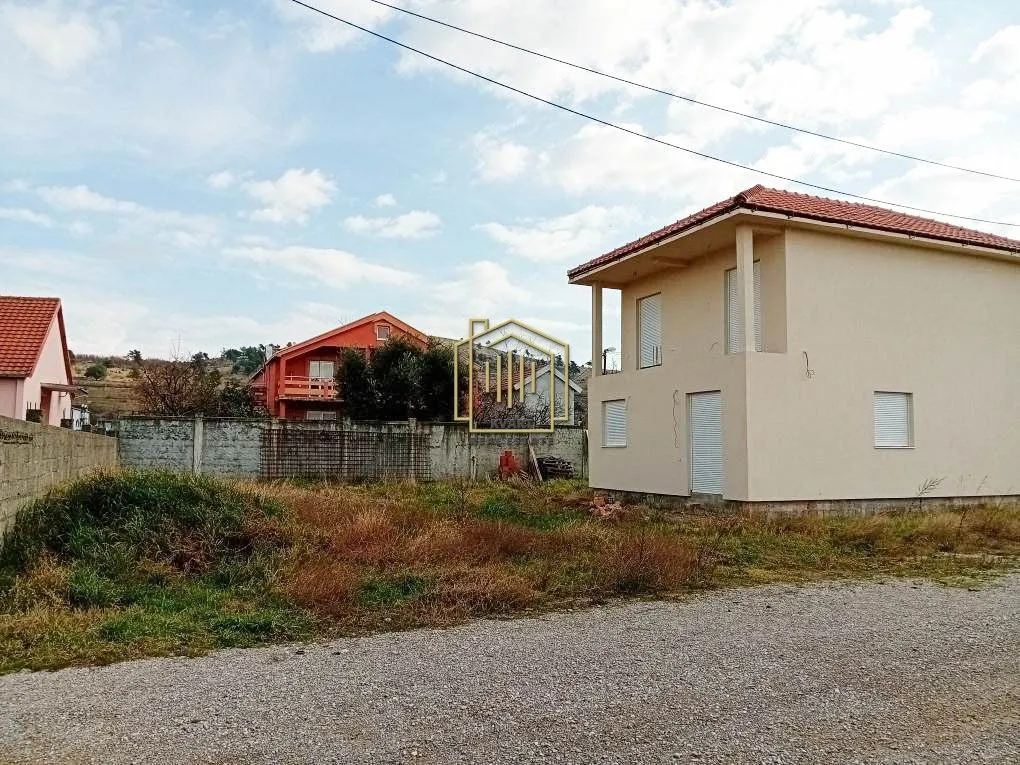View of the yard and the exterior of the house with surrounding buildings.