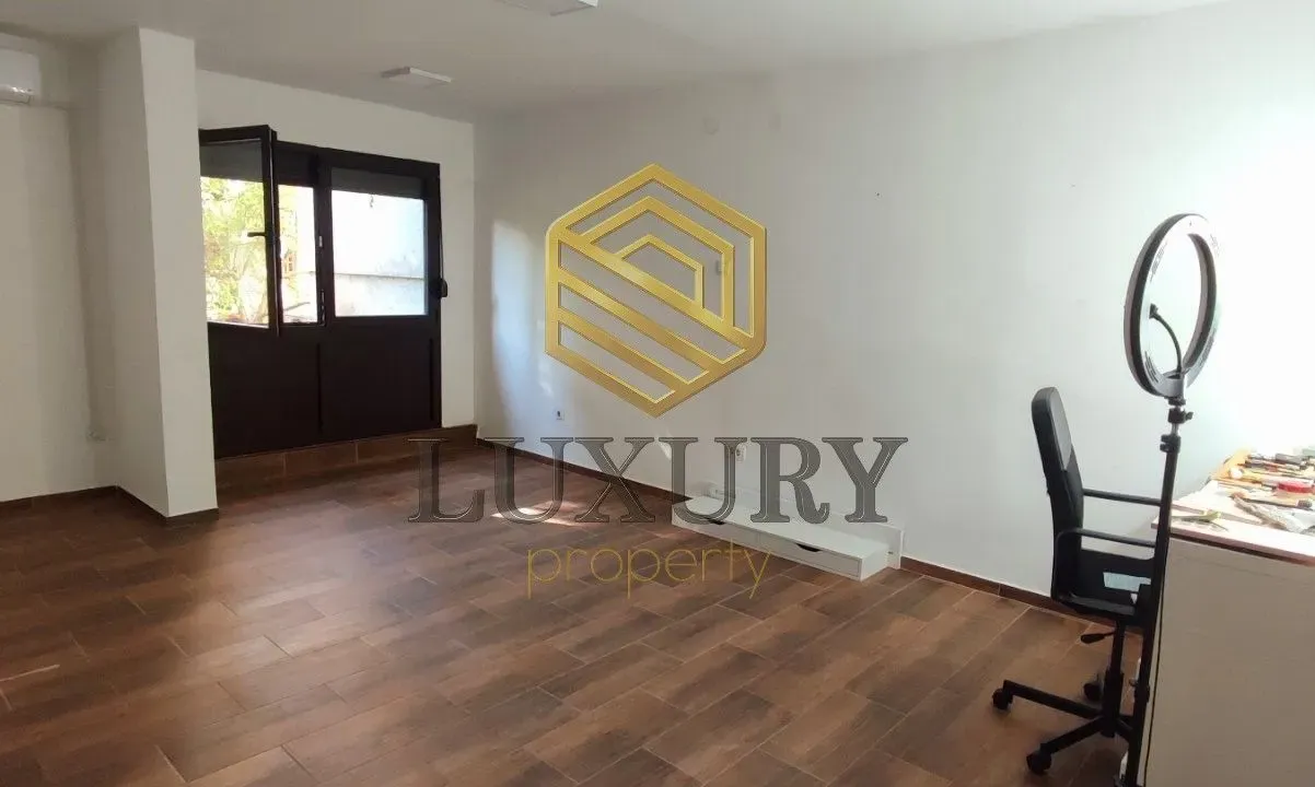 Rent, office space, 80m², Blok 5, Podgorica