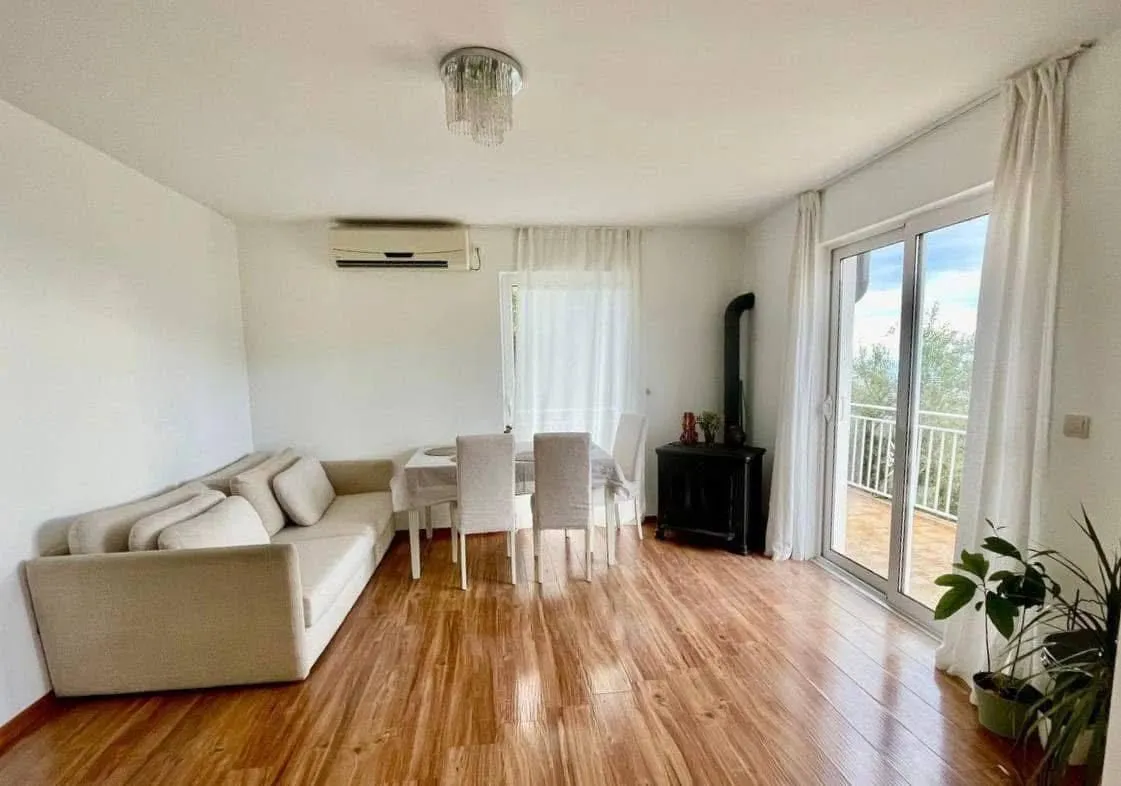 Rent, three bedroom apartment, 135m², Bečići, Budva