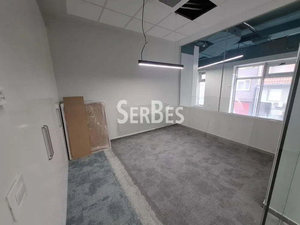 Rent, office space, 131m², Bulevar Oslobodjenja, Novi Sad Sve Podlokacije