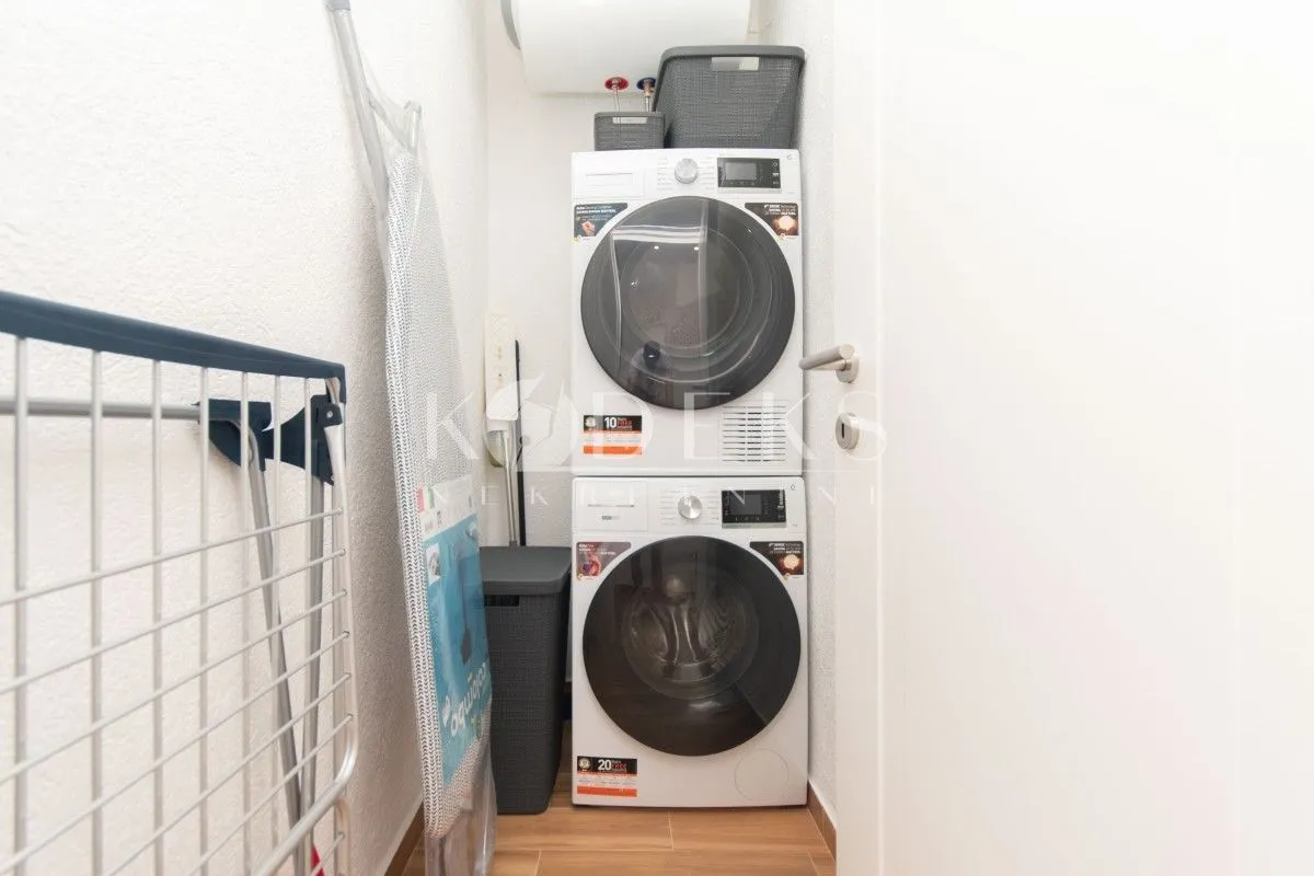 Izdavanje, dvosoban stan, 76m², Centar, Podgorica