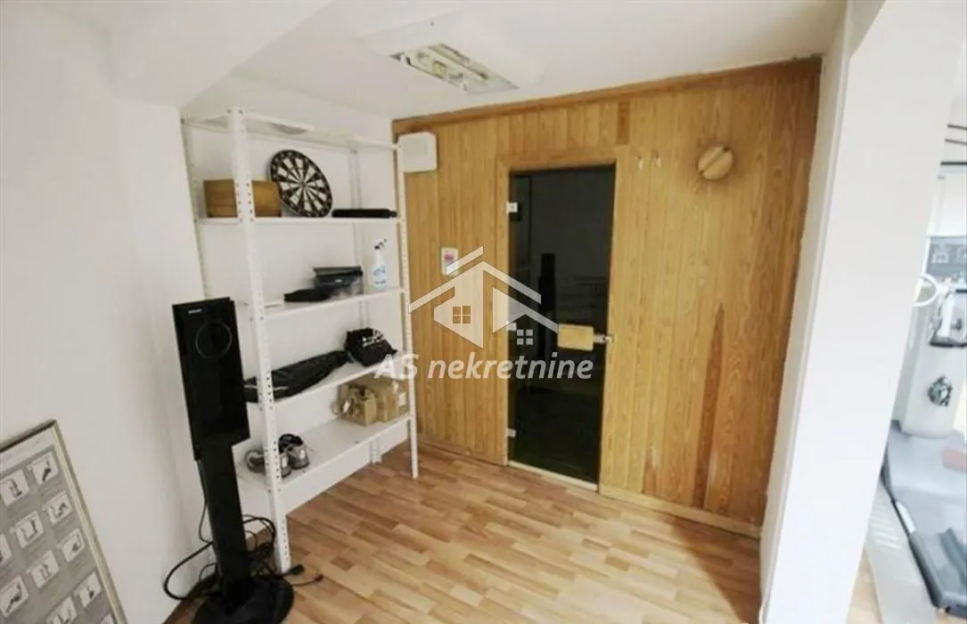 Izdavanje, stan, 220m², Savski Venac, Beograd