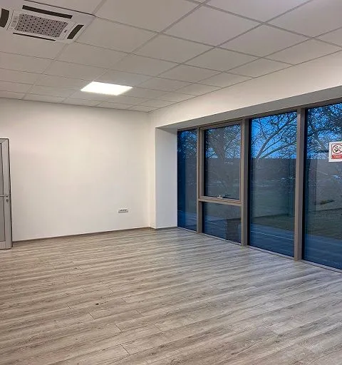 Izdavanje, poslovni prostor, 350m², Zemun Sve Podlokacije, Beograd