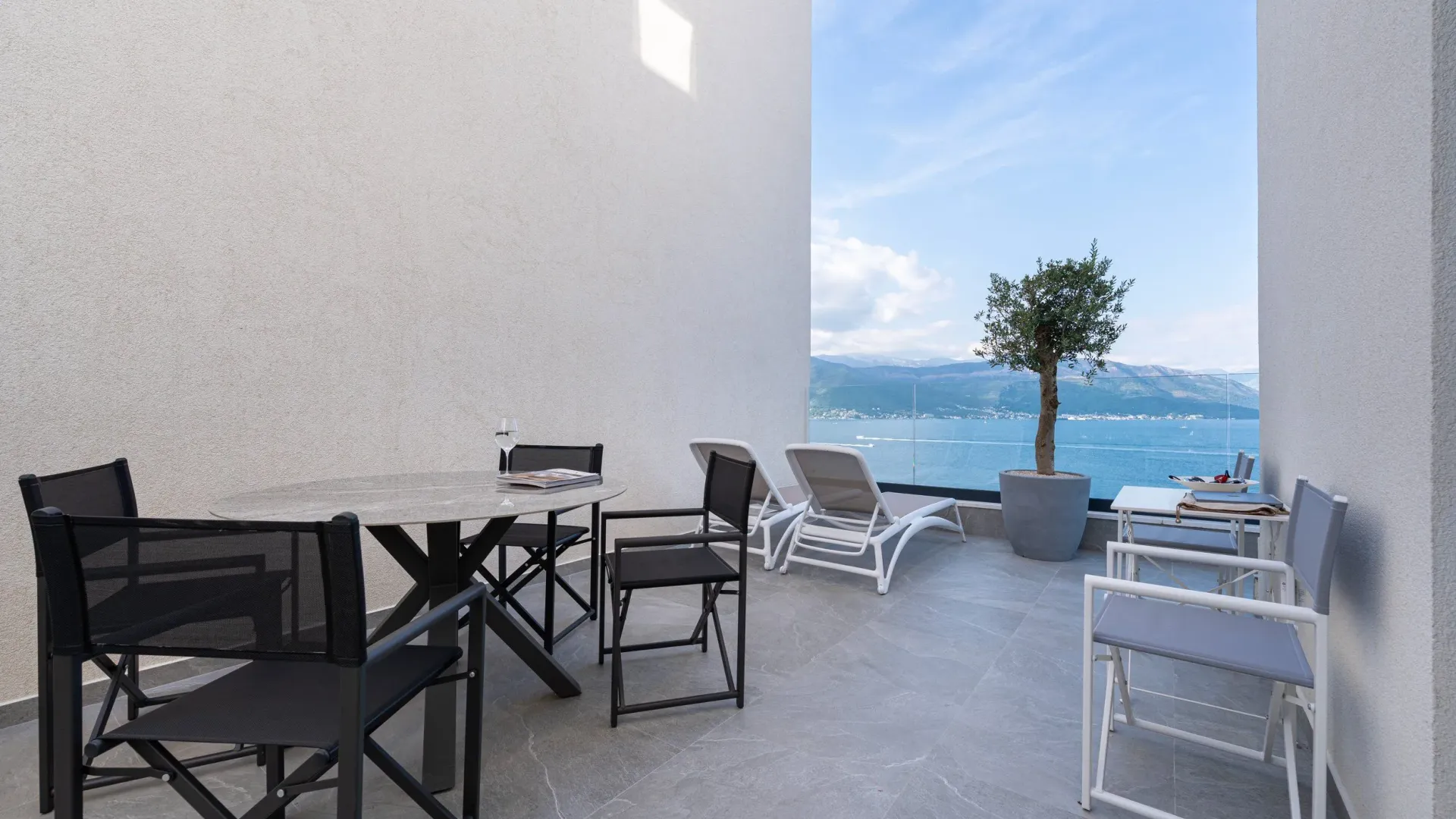 Rent, one bedroom apartment, 68m², Krašići, Tivat