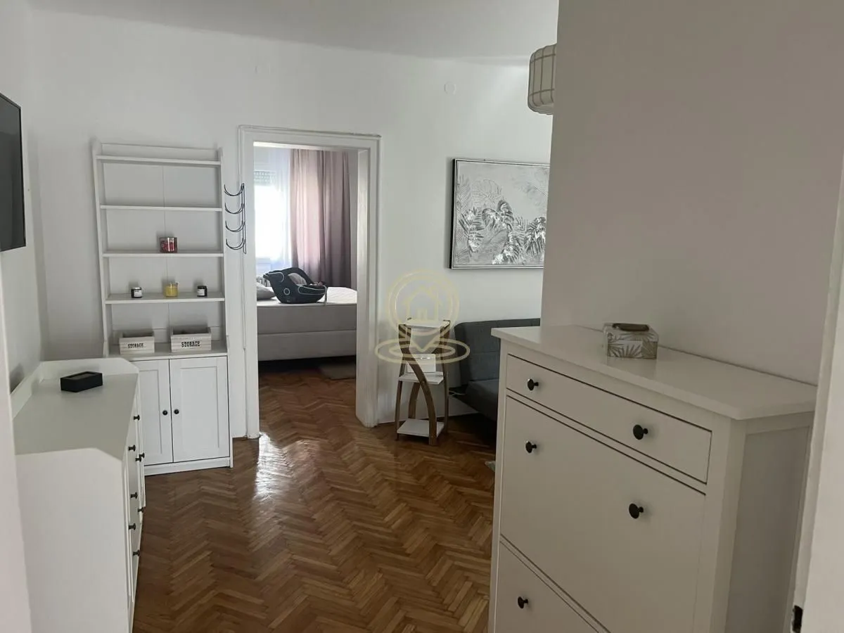 Rent, three bedroom apartment, 61m², Stari Grad, Beograd