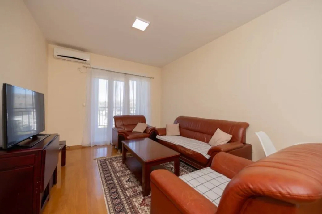 Izdavanje, jednosoban stan, 48m², Blok 9, Podgorica