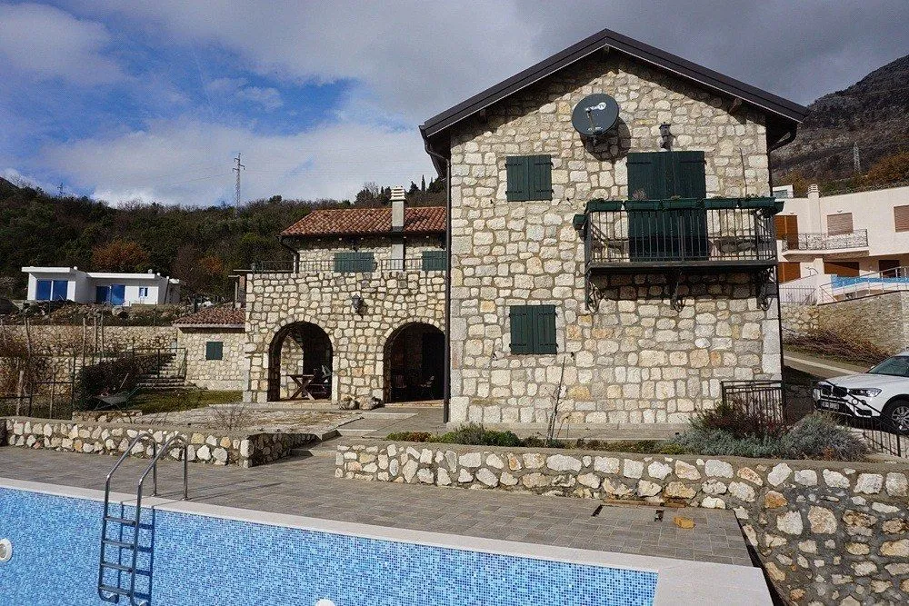 Prodaja, kuća, 400m², Šušanj, Bar