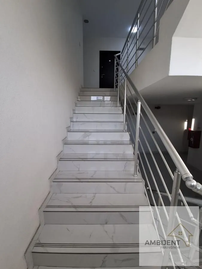 Prodaja, trosoban stan, 75m², Centar, Inđija