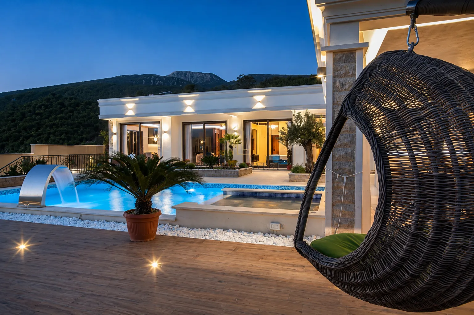 Rent, house, 190m², Jaz, Budva