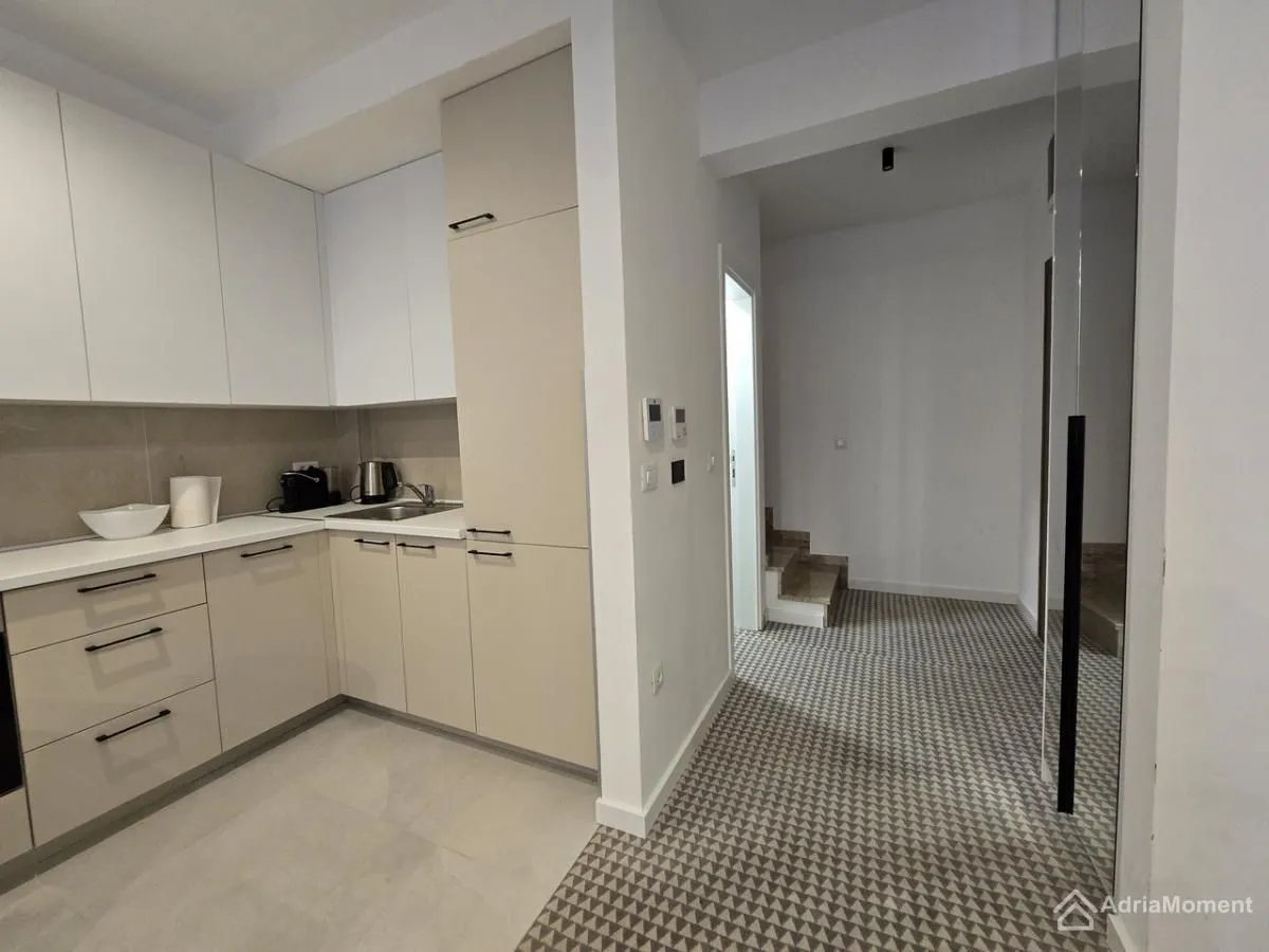 Prodaja, jednosoban stan, 74m², Centar, Budva