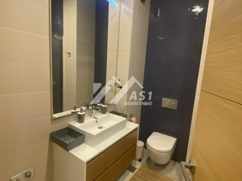 Izdavanje, trosoban stan, 102m², Centar, Novi Sad - image 9