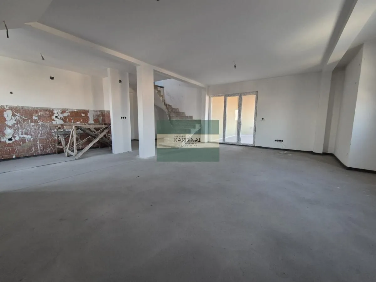 Prodaja, stan, 222m², Centar, Jagodina