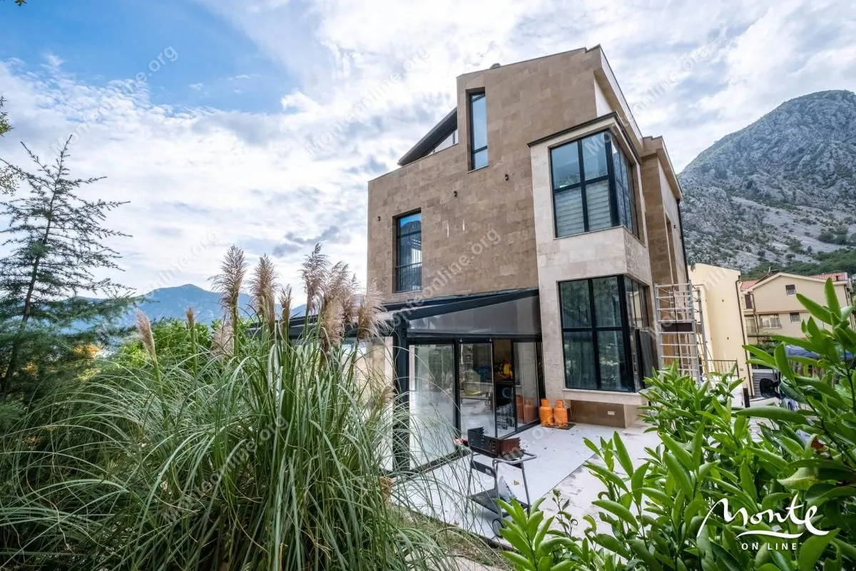 Prodaja, kuća, 428m², Orahovac, Kotor