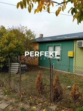 Pogled na dvorište i zadnju stranu kuće sa fasadom. - image 15