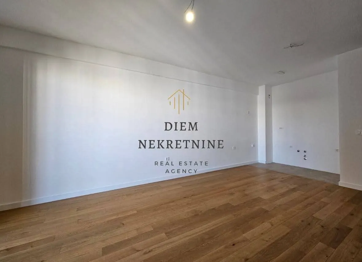 Prodaja, jednosoban stan, 62m², Centar, Bar