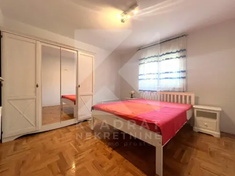 Izdavanje, kuća, 200m², Tološi, Podgorica - image 10