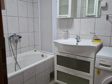 Izdavanje, dvosoban stan, 60m², Blok 9, Podgorica - image 6