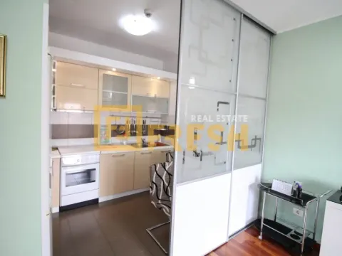 Rent, two bedroom apartment, 74m², City Kvart, Podgorica - image 4