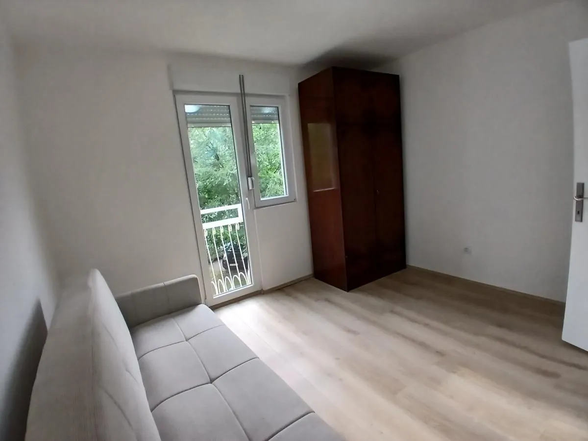 Izdavanje, dvosoban stan, 58m², Vašarište, Jagodina