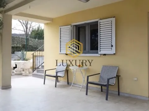 Izdavanje, kuća, 111m², Lastva Grbaljska, Kotor - image 12