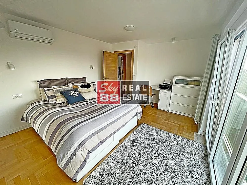 Izdavanje, stan, 180m², Senjak, Beograd