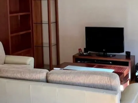 Izdavanje, jednosoban stan, 54m², Krivi Most, Podgorica - image 2