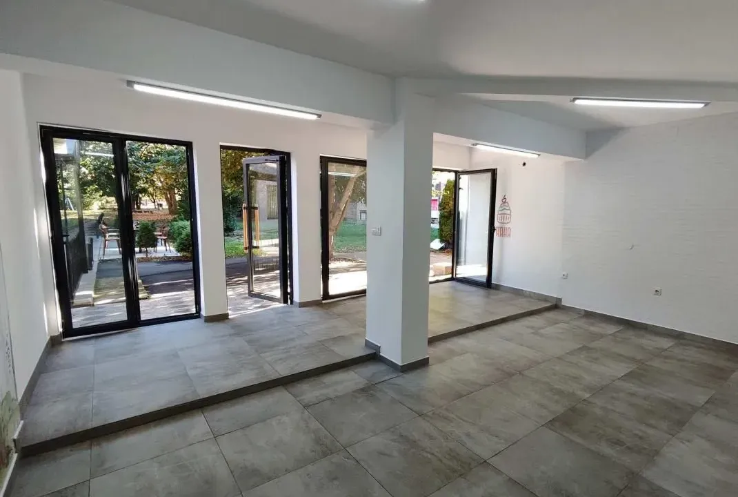 Rent, office space, 112m², Batajnica, Beograd