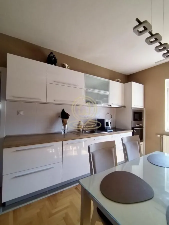 Rent, house, 100m², Palilula, Niš