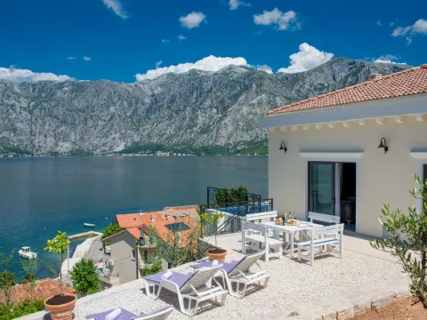 Sale, house, 180m², Kotor, Crna Gora - image 1
