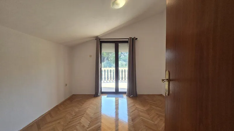 Sale, house, 319m², Zlatica, Podgorica