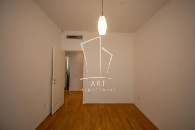 Izdavanje, trosoban stan, 94m², Vračar Hram, Vračar Sve Podlokacije