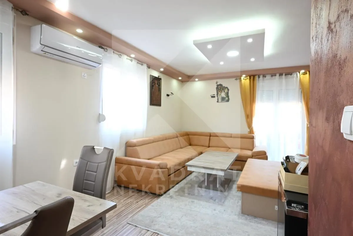 Living room with a sofa set and a dining table.
