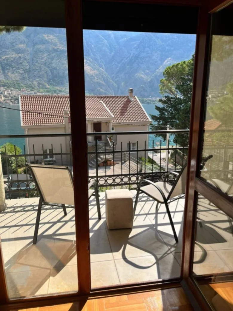 Izdavanje, dvosoban stan, 88m², Muo, Kotor