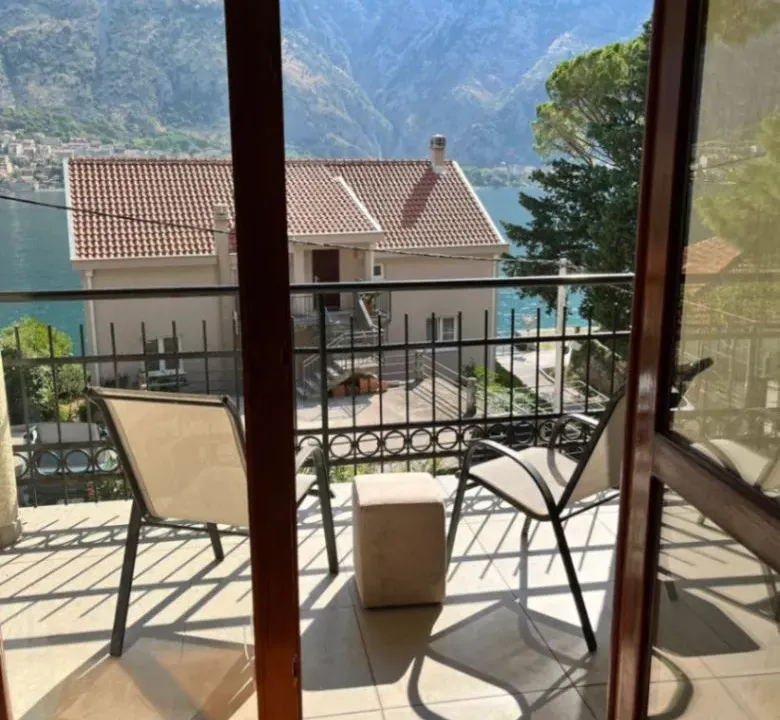 Izdavanje, dvosoban stan, 88m², Muo, Kotor