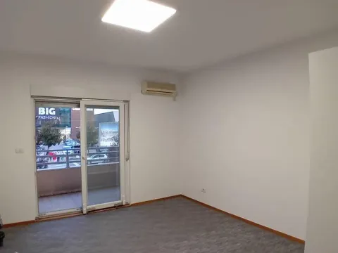 Prodaja, jednosoban stan, 30m², City Kvart, Podgorica - image 2