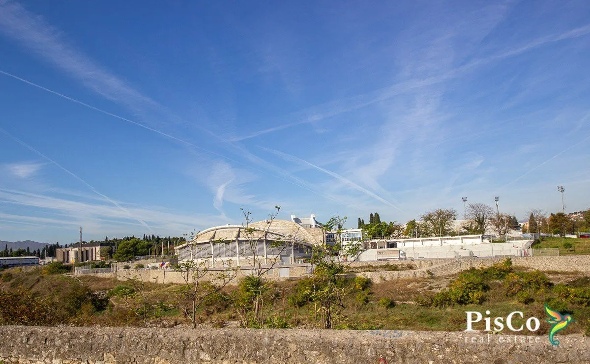 Prodaja, kuća, 400m², Stara Varoš, Podgorica