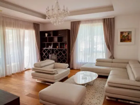 Izdavanje, dvosoban stan, 148m², Budva, Crna Gora