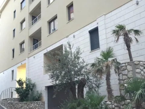 Rent, one bedroom apartment, 46m², Bečići, Budva - image 30