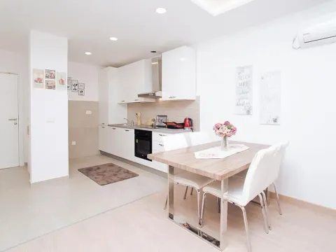 Prodaja, jednosoban stan, 57m², Pod Kuk, Tivat - image 6