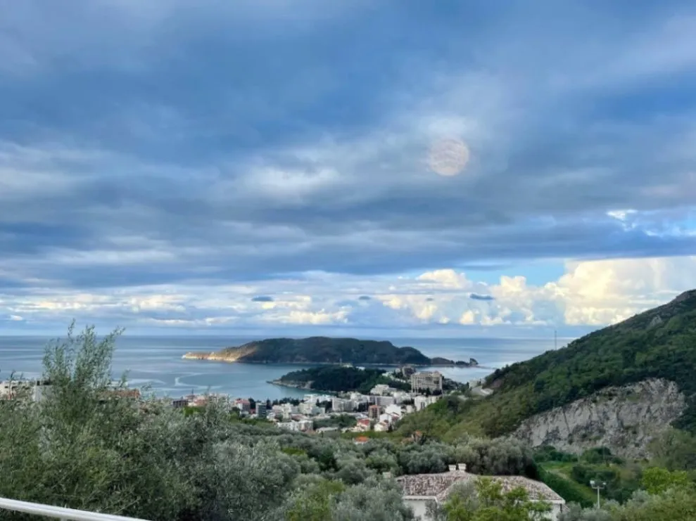 Rent, three bedroom apartment, 120m², Bečići, Budva
