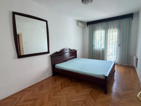 Izdavanje, trosoban stan, 170m², Zlatica, Podgorica - image 4