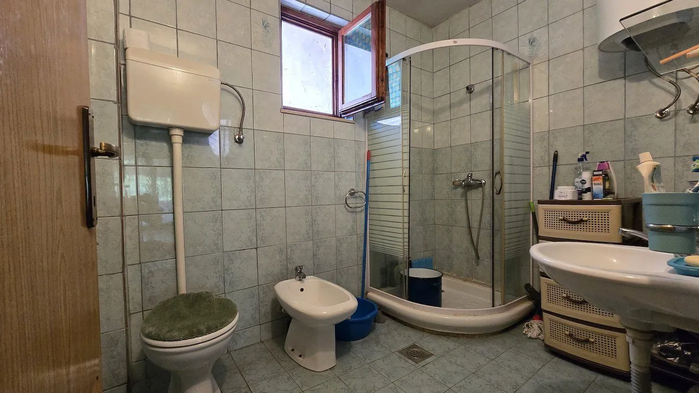 Prodaja, kuća, 236m², Velje Brdo, Podgorica