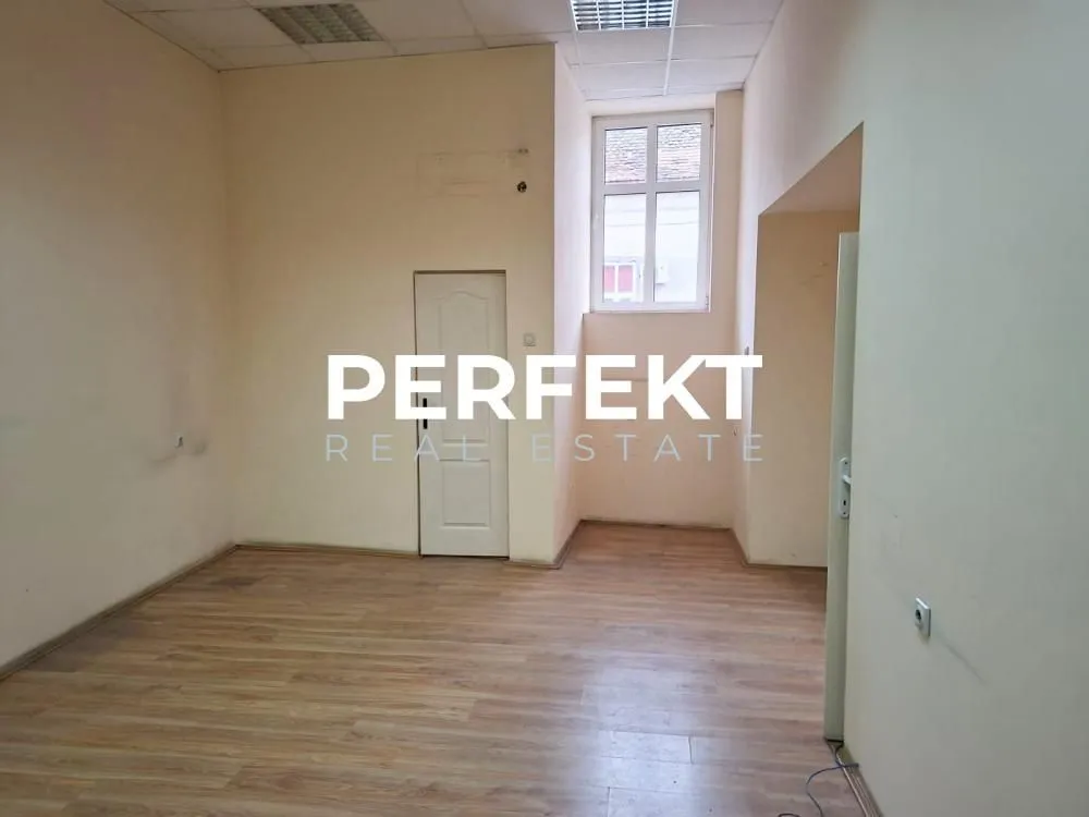 Izdavanje, poslovni prostor, 60m², Centar, Pančevo