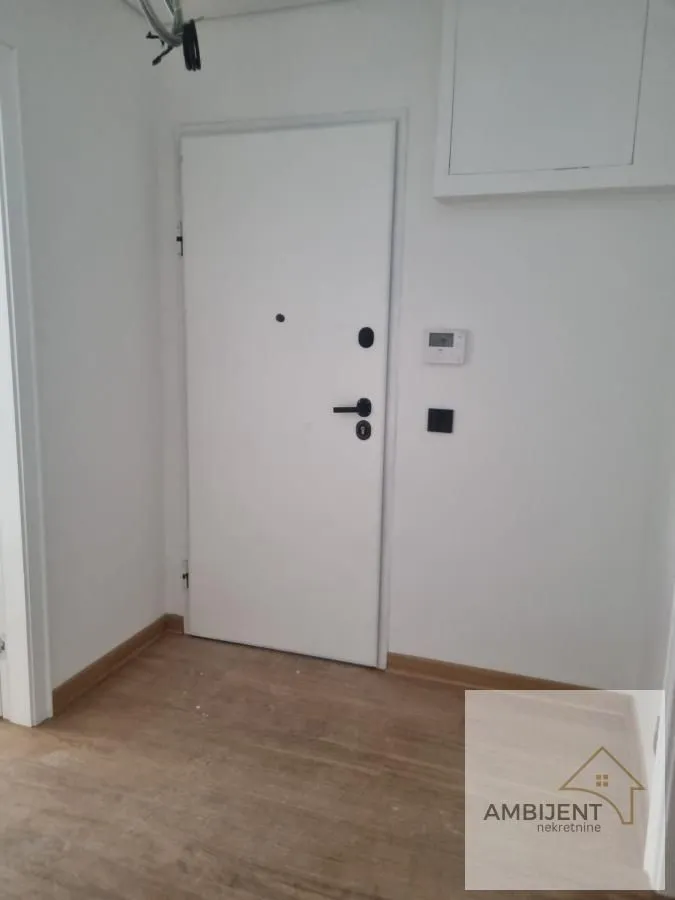 Prodaja, četvorosoban stan, 261m², Čubura, Beograd