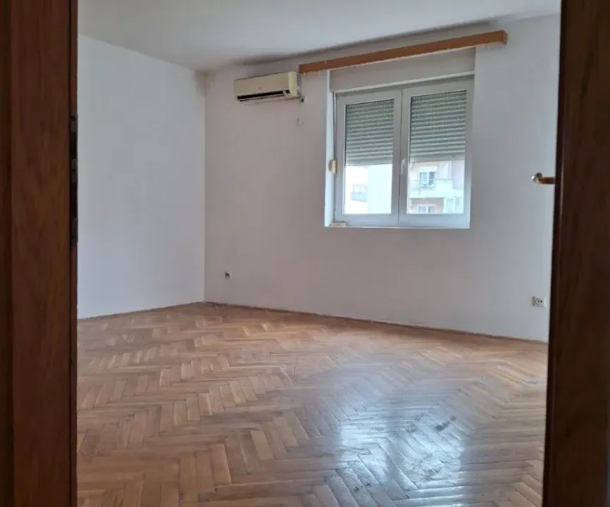 Izdavanje, dvosoban stan, 60m², Stari Aerodrom, Podgorica