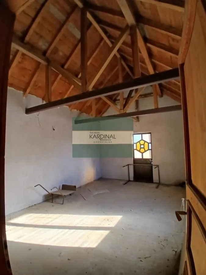 Sale, house, 536m², XI Kongres, Paraćin