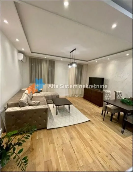 Izdavanje, dvosoban stan, 43m², Vračar Sve Podlokacije, Beograd