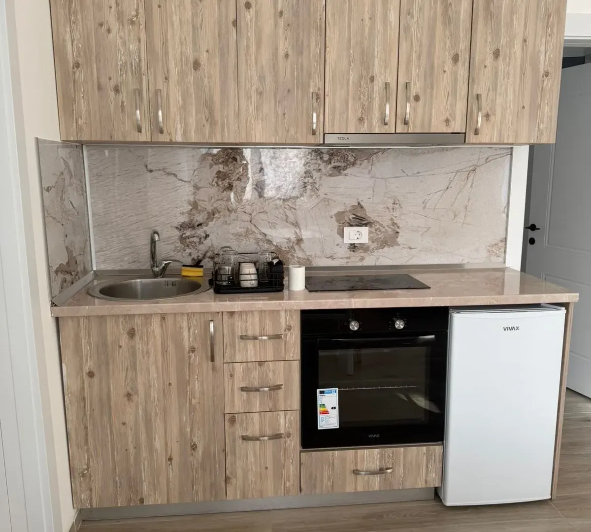 Izdavanje, dvosoban stan, 66m², Bonići, Tivat