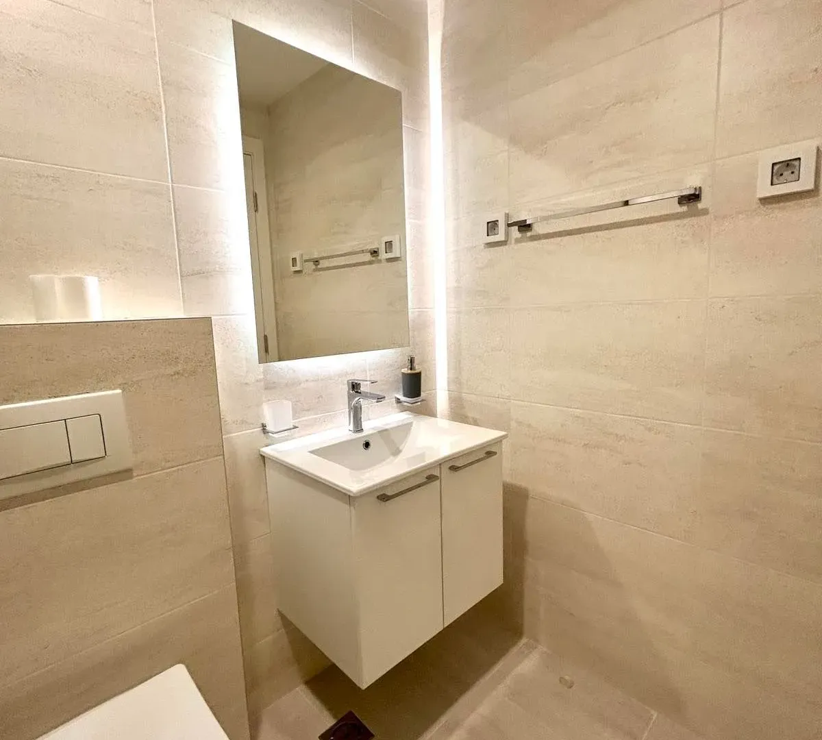 Izdavanje, jednosoban stan, 47m², Stari Aerodrom, Podgorica