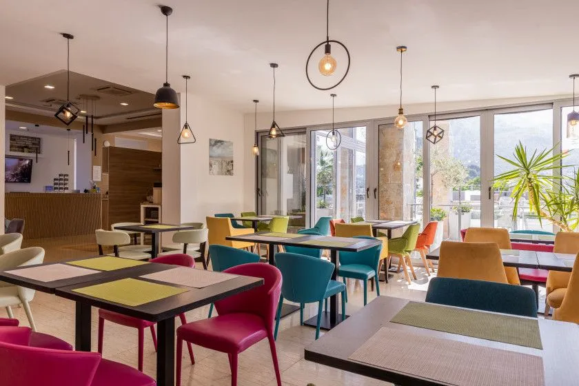 Prodaja, ugostiteljski objekat, 2000m², Sutomore, Bar